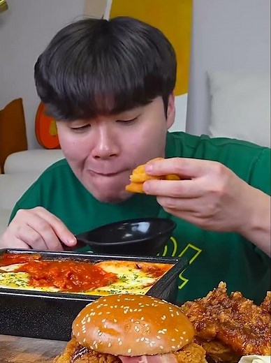 ASMR MUKBANG POPEYES CRISPY FRIED CHICKEN CHEESE SANDWICH EATING SOUND! #asmr #mukbang #food #eating