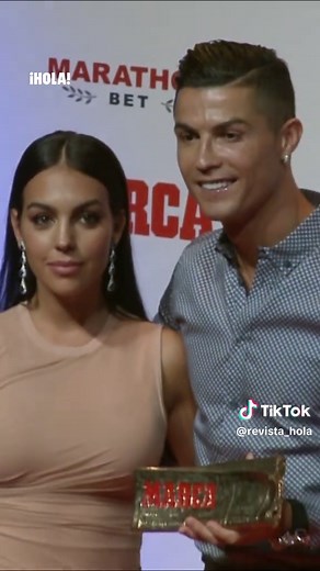 👩🏻‍❤️‍💋‍👨🏻 🗓️ Así fueron las primeras apariciones públicas de Cristiano Ronaldo y Georgina Rodríguez al empezar su historia de amor. La pareja confirmó este martes que ya son marido y mujer 💍 después de una década de relación, cinco hijos y justo un año después de anunciar su compromiso 🤍. #cristianoronaldo #cr7 #georginarodriguez