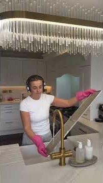 Cleaning my extractor fan for the first time ever! 😷🧽🍳 #cleaning #cleanwithme #clean