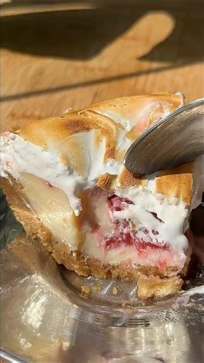 Lemon pie with raspberries 🍋
