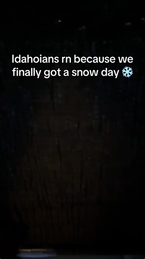 I’m so happy it’s unreal!! ☃️ #snowday #sleep #snow #noschool