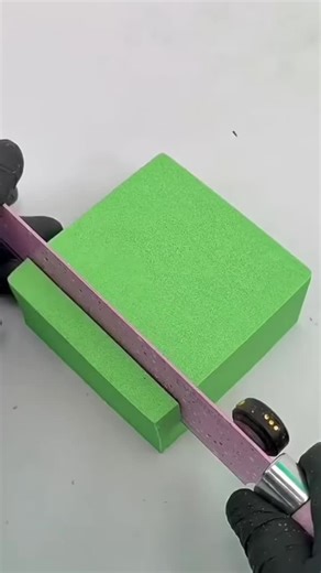 Kinetic Cutting: A Satisfying Visual Experience