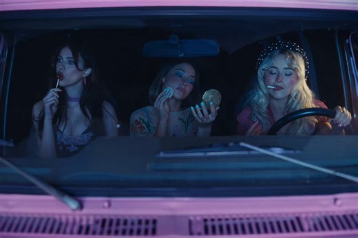 House tour this Monday? Bet I’m already in the group chat hyping it up like “finally the palace reveal 🏰✨”Drop the link early or I’m showing up unannounced with snacks and dramatic commentary 😂🩷Can’t wait xo. xo xo xoxo