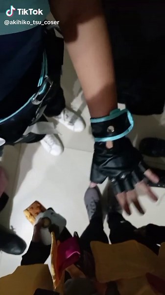 Ohh poop #cosplay #residentevilcosplay #valorantcosplay