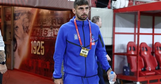 Οι πρώτες εικόνες του Βήχου με το εθνόσημο και η selfie του Μουζακίτη