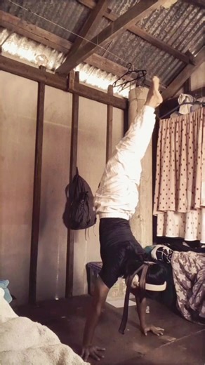 Calisthenics: Frog Stand to Handstand Tutorial