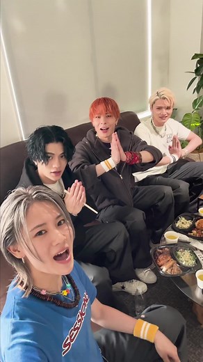 Wolf Howl Harmony: Pink Flash Lights