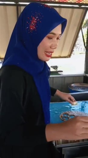 🎉🔥 ESOK KITA BUKA! 🔥🎉 BENDERAM PANAS KAKBIE – CAWANGAN KE-5 (KUALA KRAI) Alhamdulillah 🤍 ESOK, 2 FEBRUARI 2026 (ISNIN) kami akan RASMI DIBUKA di Kuala Krai! 📍 Lokasi: Kiosk MDKK, hadapan Happy Home, Kuala Krai 💥 PROMOSI KAW-KAW SEMPENA PEMBUKAAN! 💥 🔥 Set Combo Benderam Panas RM13 ➝ RM10 🔥 Set Istimewa RM18 ➝ RM15 🔥 Kudapan tradisional 👉 Kuih Rose 👉 Gegetas 👉 Kuih Buah Rotan 💥 5 pack RM10 sahaja (boleh campur!) 😍 FLAVOUR BARU khas pembukaan 🎁 SATU LAGI KEJUTAN MENANTI! ⏰ Masa Ope