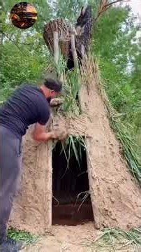 Tôi là một chú ong chăm chỉ đang xây tố giữa hoang dã.#Survival #Camping #bushcraft #building