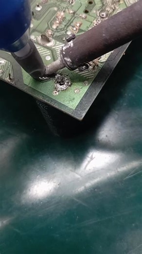 Removing an electrolytic capacitor using a desolder pump #electronicsrepair #electrolyticcapacitor #desoldering #desolderpump #pcb | Sholeh Hartowo