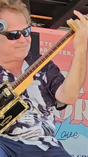 Playing Improvs Over Amazing Grace On A Wonderful Sounding Double Octave 6 String Cigar Box Guitar