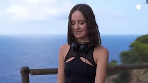 Qtee Rue playing "Mas Frio" by Kostyn & Hornet | Radio Intense