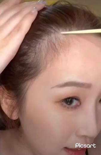 気になってる人が多いであろう、こめかみのハゲ！！！！(正しくは富士額と言います) セルフカットはこの方法と順番で簡単に解決できるのでおすすめです＼(^o^)／ #セルフカット #前髪 #前髪カット #触覚 #ハゲ #禿げ #ハゲ隠し #ワンホンヘア