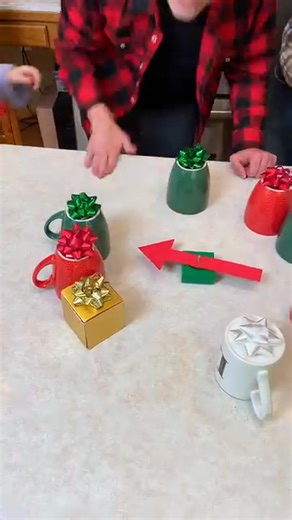 Mug Spinner Christmas Game ☕️ | Ellen Camilla