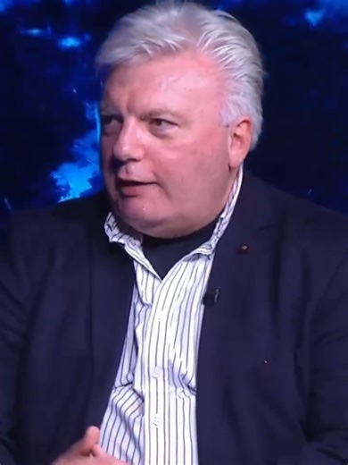 Video 3 di 10-Sostenibilità aziendale non solo ecologia 𝗩𝗜𝗦𝗜𝗢𝗡𝗜 𝗗𝗜 𝗜𝗠𝗣𝗥𝗘𝗦𝗔 | 𝗣𝗨𝗡𝗧𝗔𝗧𝗔 𝟭 – 𝗟𝗔 𝗦𝗢𝗦𝗧𝗘𝗡𝗜𝗕𝗜𝗟𝗜𝗧À 𝗗’𝗜𝗠𝗣𝗥𝗘𝗦𝗔 𝗢𝗟𝗧𝗥𝗘 𝗚𝗟𝗜 𝗦𝗟𝗢𝗚𝗔𝗡 La sostenibilità non è una dichiarazione di principio. È una condizione di competitività e durata. Nella prima puntata del ciclo 2026 di Visioni di Impresa abbiamo affrontato il tema della sostenibilità d’impresa in modo concreto, partendo dall’impresa reale — quella che produce, investe, assume e crea val