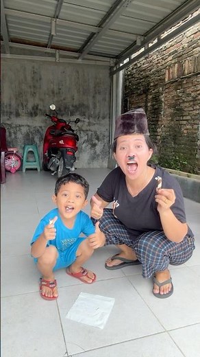 Thought it was eew but turned out to be wafer #comedy #funny #cute #laugh #shorts #fyp #feedshorts