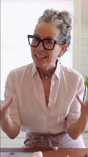 How to Make Homemade Vanilla Extract & How to Use a Vanilla Bean #zoebakes #baking