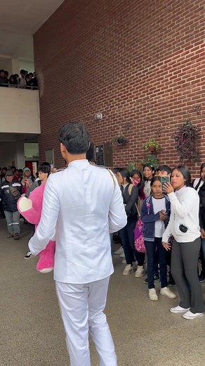 Princesa Fabiana Victoria sorpresa en el colegio: entrega de detalles