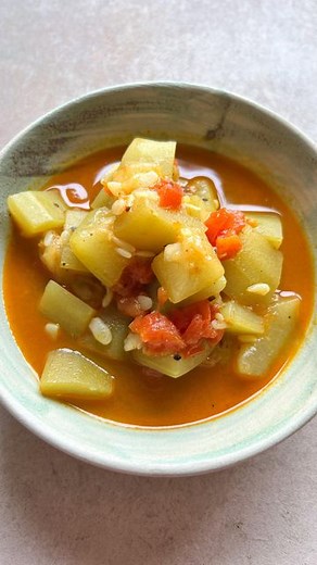 Keertida on Instagram: "Yet another recipe using my favourite among all gourds- yes, lauki deserves love not just resigned acceptance, this preparation is for hurried days that still demand home-cooked food, because let’s be honest, 400 gms of lauki/ 2.5 cups cubed (not chopped)- keep the cubes large, else the lauki disintegrates while cooking 1 tomato, chopped 1/2 tsp ginger, finely chopped In the pressure cook pot, heat 1 Tbsp ghee and temper it with 1/8th tsp methi seed A pinch of heeng 1/4th