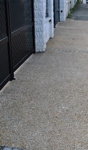 Réalisation d'un béton désactivé pour redonner vie à ce trottoir.😉 #pourtoi #renovation #beton #trottoir #foryoupage❤️❤️