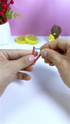 Use square paper and toothpicks to make simple and easy-to-use snack clips. Snack clips mini cli