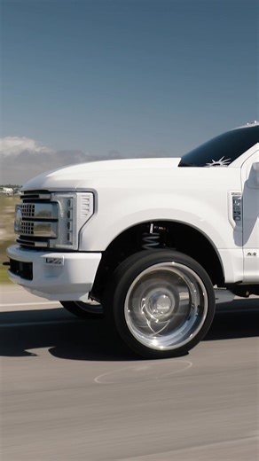 FLOATING CAPS WITH EVERY SET OF LIBERTY FORGED WHEELS 🗽🤝 Yep, you read that right - every set of our wheels (yes every one) comes with billet floating center caps! Order yours today at Libertyforged.com 😎 #libertyforged #lftakeover #floatingcaps #libertyforgedwheels