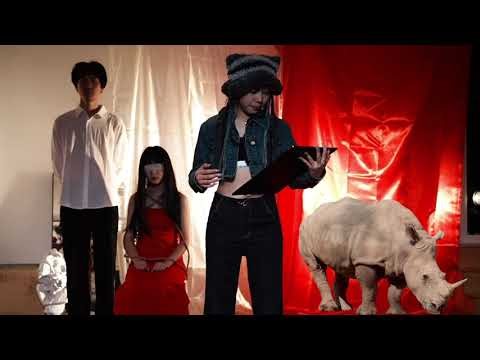 Entering avant-garde art from a theatrical perspective