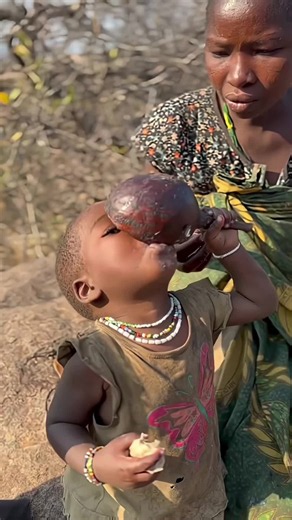 The daily life and diet of the Hazarbi tribe#chaaba #africa #food #hadzebe #africantribe
