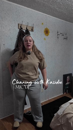 I like using this mic I’m not gonna lie 😂😂😂😂😂 #cleantok #cleanwithme #clean #momvlog #fyp