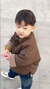 男孩子衣服可以将就，鞋子还是要买一点的，都说#泰兰尼斯 是童鞋中的爱马仕，好看又实穿，你们会给孩子买几百的学步鞋吗 #泰兰尼斯稳稳鞋 @TARANIS泰兰尼斯官方旗舰店