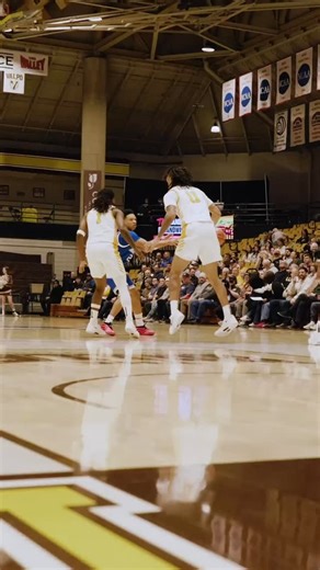 An Open Lane Equals A Griff Dunk #DSMHometownTeam | Drake Men's Basketball