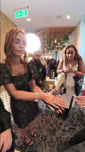 360° Magic Trick! #closeupmagic #magicperformance