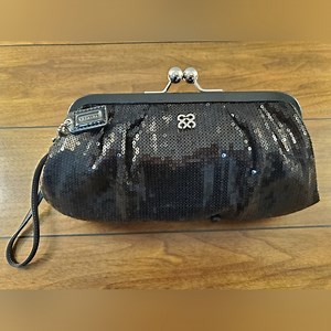 COACH KISS LOCK SEQUIN  CLUTCH IN EXCELLENT LIKE NEW CONDITION!