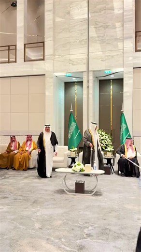 تخيلي ابوك فرحان في فرحك ورقص فيه حتى سامري ويجون ناس ينتقدون فرحته ؟ فرحان بنته عروس تبينه يكون متقن العرضه عشان حضرتك لاتزعلين ؟ الرقص حركات تعبيريه للجسد مو لازم تعجبك او ترضيك اهم شي عبر عن شعوره