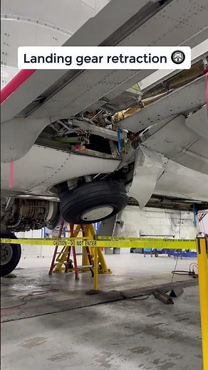 AMAZING Landing Gear Retraction On A Boeing 737