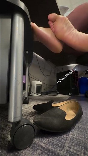 Mistress Feet Worship | Smelly Feet | Tickle Feet | Lesbian Feet Beautiful Soles Up Close