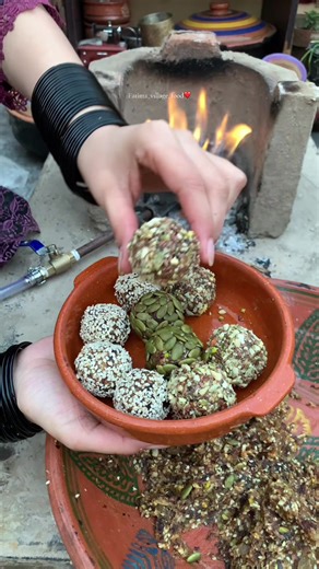 Delicious Healthy Date and Nut Balls Recipe