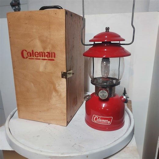 Vintage Coleman Lantern, 1969 and Custom Wooden Case. Single Mantle Red 200a - Etsy