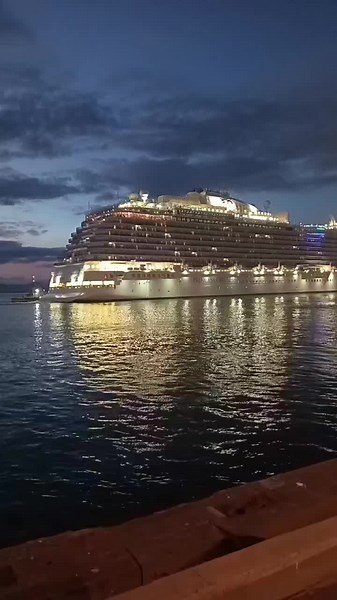 cruize ship departing the port