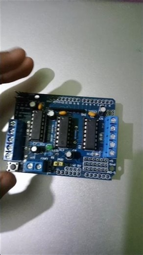 L293d motor shield driver 🚗🚗#arduino # short #robotics