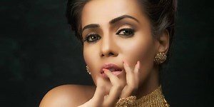 Meera Mitun releases bikini video from Bollywood photo shoot | IndiaGlitz