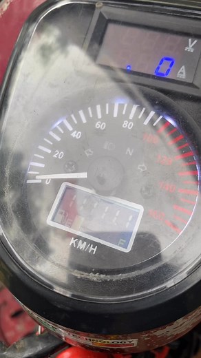 6.6K views · 58 reactions | Setelah saya terapka di spidometer indikator digital saya anggap berfungsi dengan normal, Tapi belum tau juga jika di terapkan di spidometer bawaan vespa yang indikatornya masih menggunakan jarum, karna ku rasa ohm nya pasti berbeda . Bagi teman2 yg ingin mencobaya boleh di coba #vespa #bengkelvespa #mekanikvespa #vespaklasik #vespagram #tutorial #fypfbpro semua orang | Dokter Vespa | Facebook