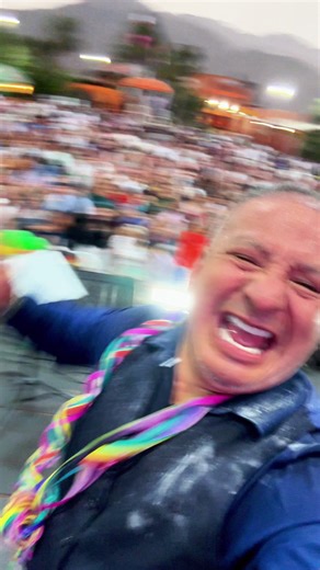 El carnaval no es solo fiesta… es desahogo. 🔥 Y se cantó así: YA NO LLORES CORAZÓN YA NO SUFRAS CORAZÓN Si la cantaste, sabes lo que se sintió. 🎶 #C#CarnavalDiosdadoGaitánCastro #M#MúsicaAndinaQ#QueVivaLaTradiciónSonDelSol