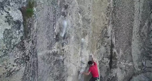 Alex Honnold’s Boulder Problem 💥 On his historic free solo climb of El Capitan’s Freerider route, the hardest part wasn’t the height — it was a trick sequence called the Boulder Problem. It’s a super technical crux with tiny holds and a wild “karate-kick” move he had to stick hundreds of meters above the ground with no rope. One slip here meant one thing. #alexhonnold #freesolo #climbingtiktok #elcap #alexhonnoldedit