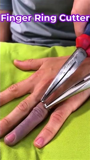 Safe ring cutter for easily removing stuck rings