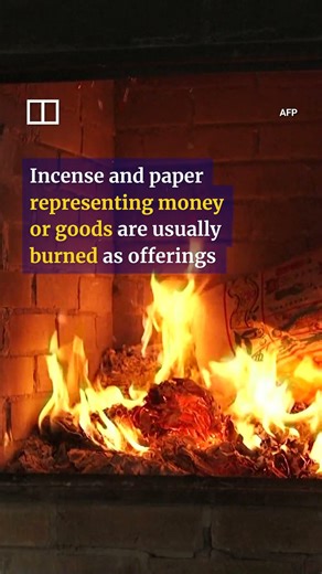 Paper AI robot offerings for tomb-sweeping festival