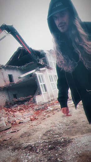 17K views · 400 reactions | Ghost on my Screen.... Staub, Schweiß und Thrash.  Die Single kommt am 7.11. – Pre-Save jetzt über den Link: https://save-it.cc/artistfy/mko3bAvq Wer fühlt diesen Part? Ihre DB | DUST BOLT | Facebook