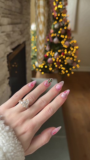 Adorable Christmas Nail Designs You Can Try at Home