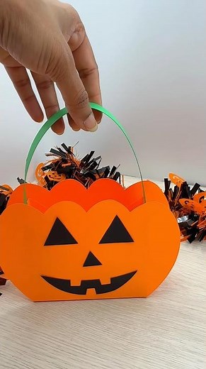 DIY Pumpkin paper bag for Halloween