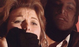 Ook vanavond ziet u weer een film van Fons Rademakers bij ONS. Een Engelstalige film deze keer: Because of the Cats uit 1973. Een verkrachtingszaak zet een Amsterdamse rechercheur op het spoor van een bende rijkeluiskindjes. Verdeeld in raven (de jongens) en katten (de meisjes) neemt de groep deel aan vreemde rituelen en criminele praktijken. Because of the Cats, vanavond om 20:00 uur bij ONS. ZIGGO 50 - KPN 89 - CaiWay 50 | ONS